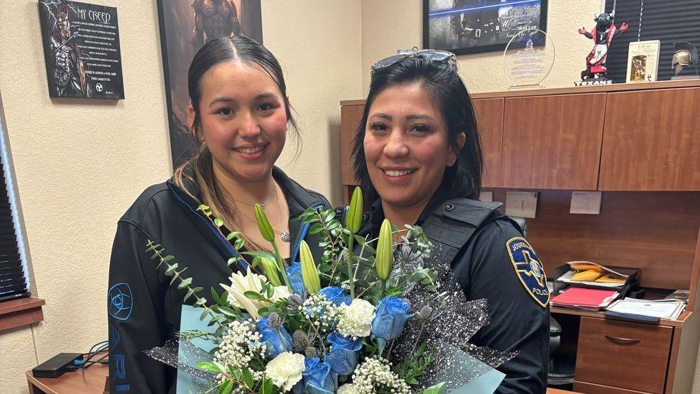 Texas officer surprises teen with brand-new AirPods as a holiday gesture